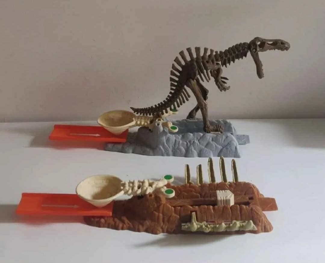 2008 Mattel Hot Wheels Jurassic Dinosaur Fossil Trick Tracks