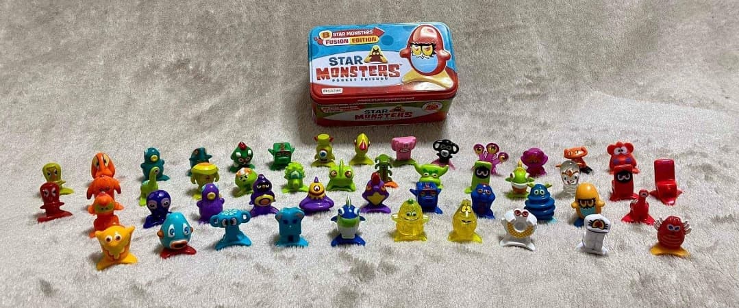 Star Monsters Fusion Edition Pocket Friends Lot of 50 with Collectors Tin