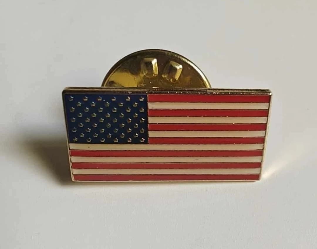 Pinmart USA Flag Gold Plated Enamel Pin
