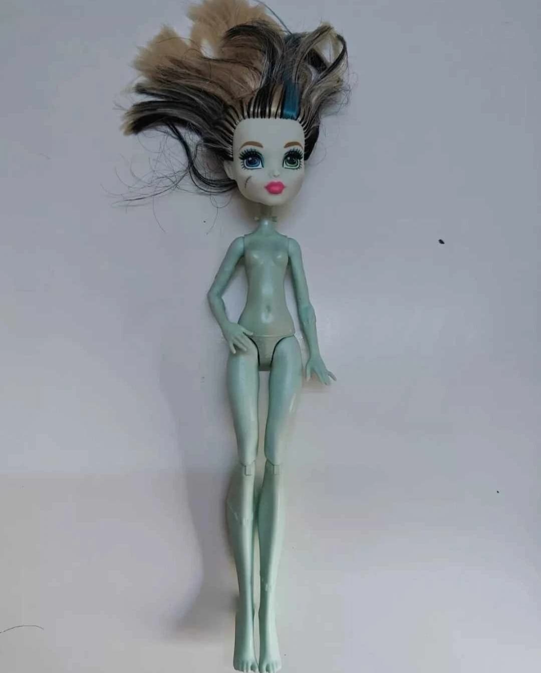 2016 Monster High Picture Day Frankie Stein Pink Lips Blue/Green Eyes No Clothes