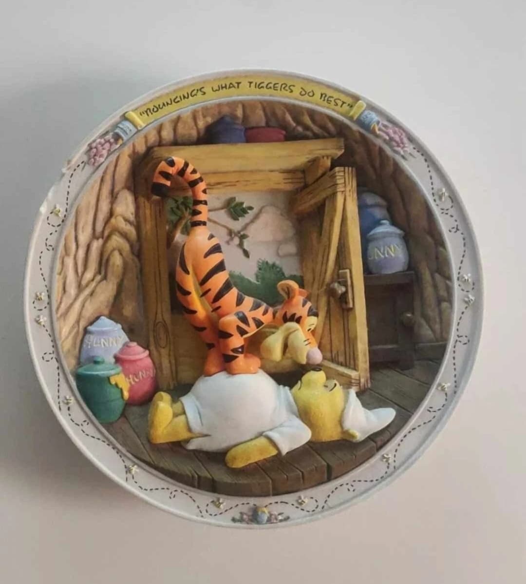 Winnie The Pooh 3D Plate Bouncing's What Tiggers Do Best Bradford Exchange 1995