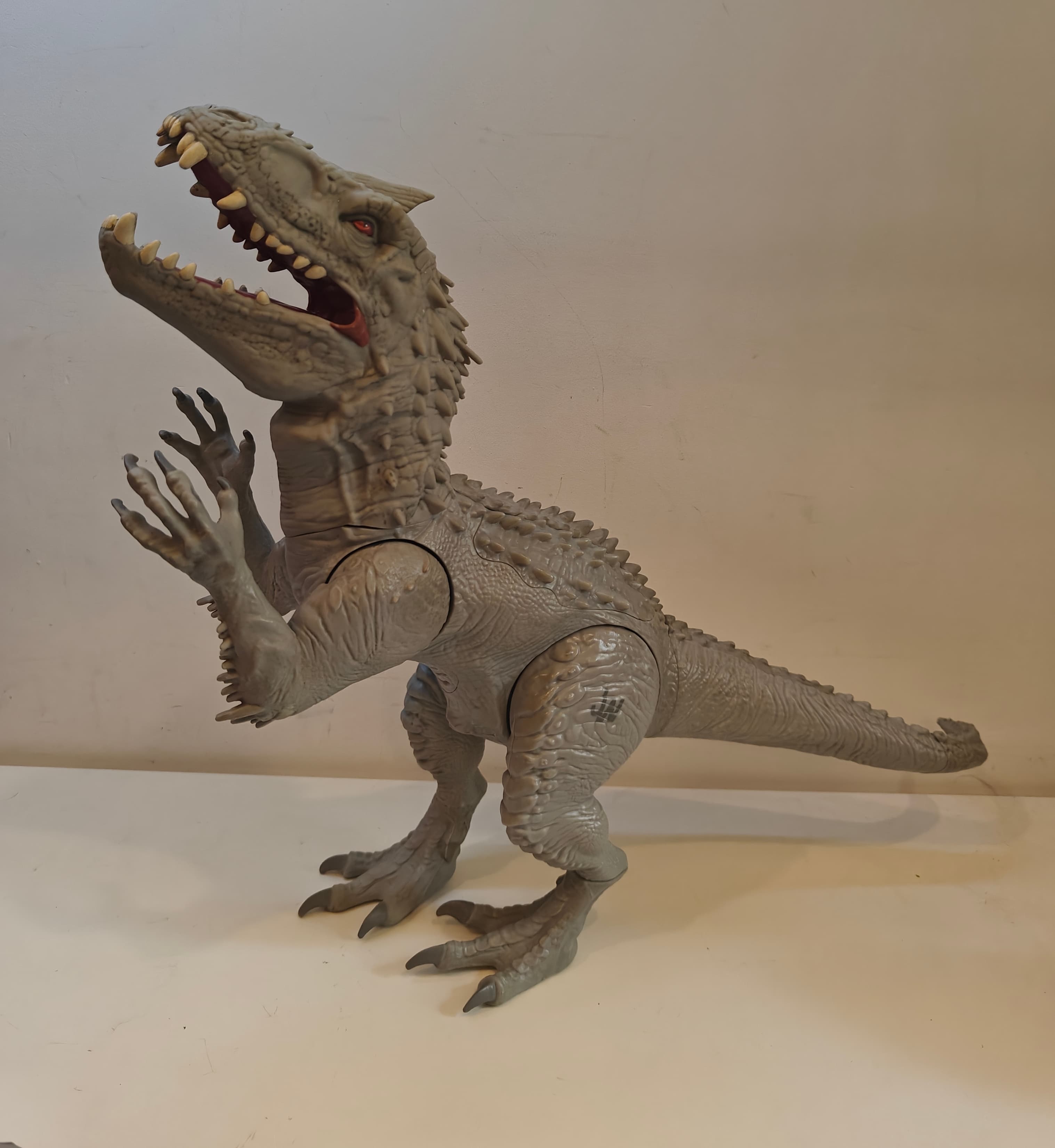 2014 Hasbro Jurassic World Indominus Rex Action Figure 40cm