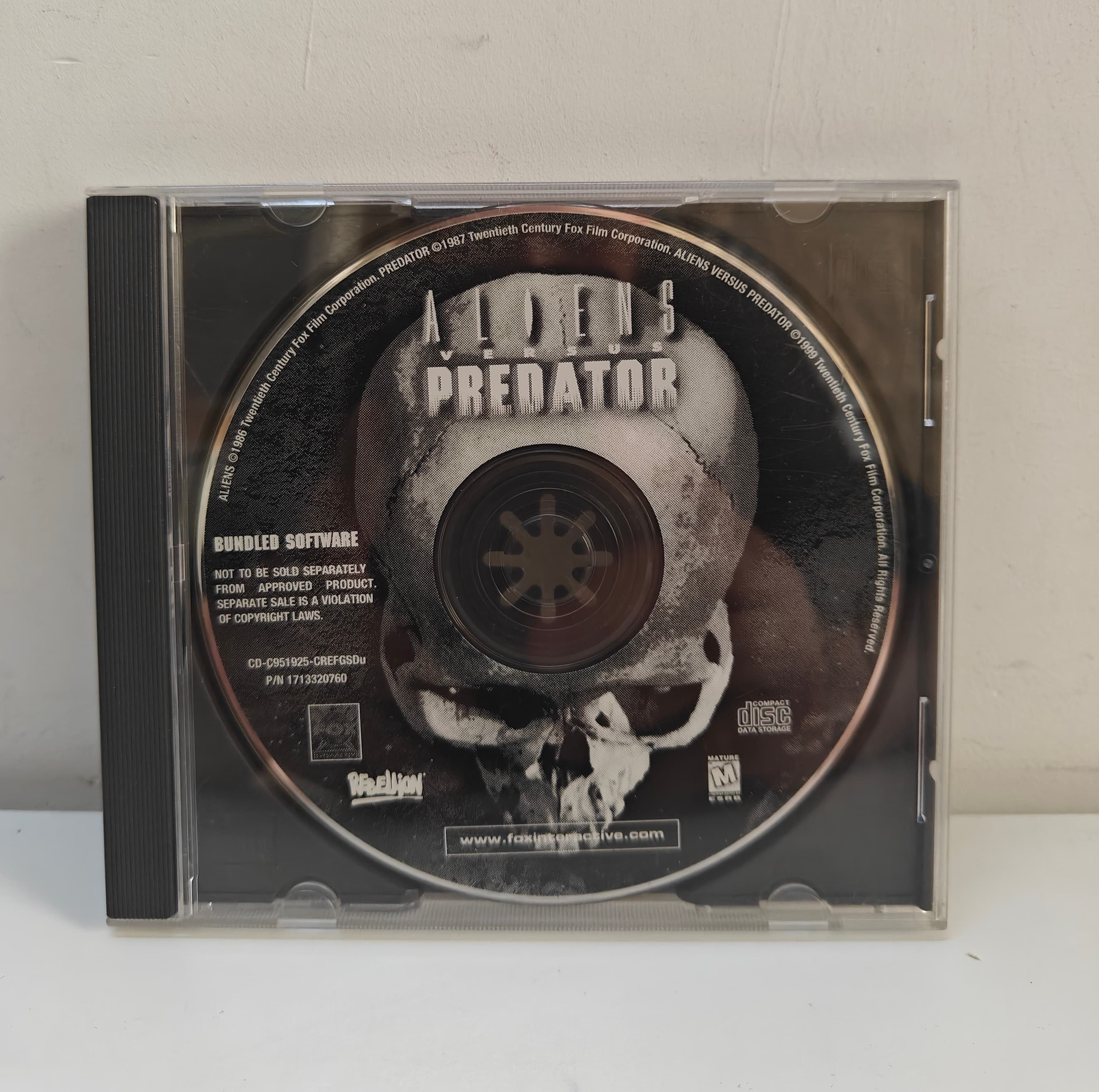 Aliens Versus Predator PC Game 1999 Fox Interactive CD-ROM - DISC ONLY