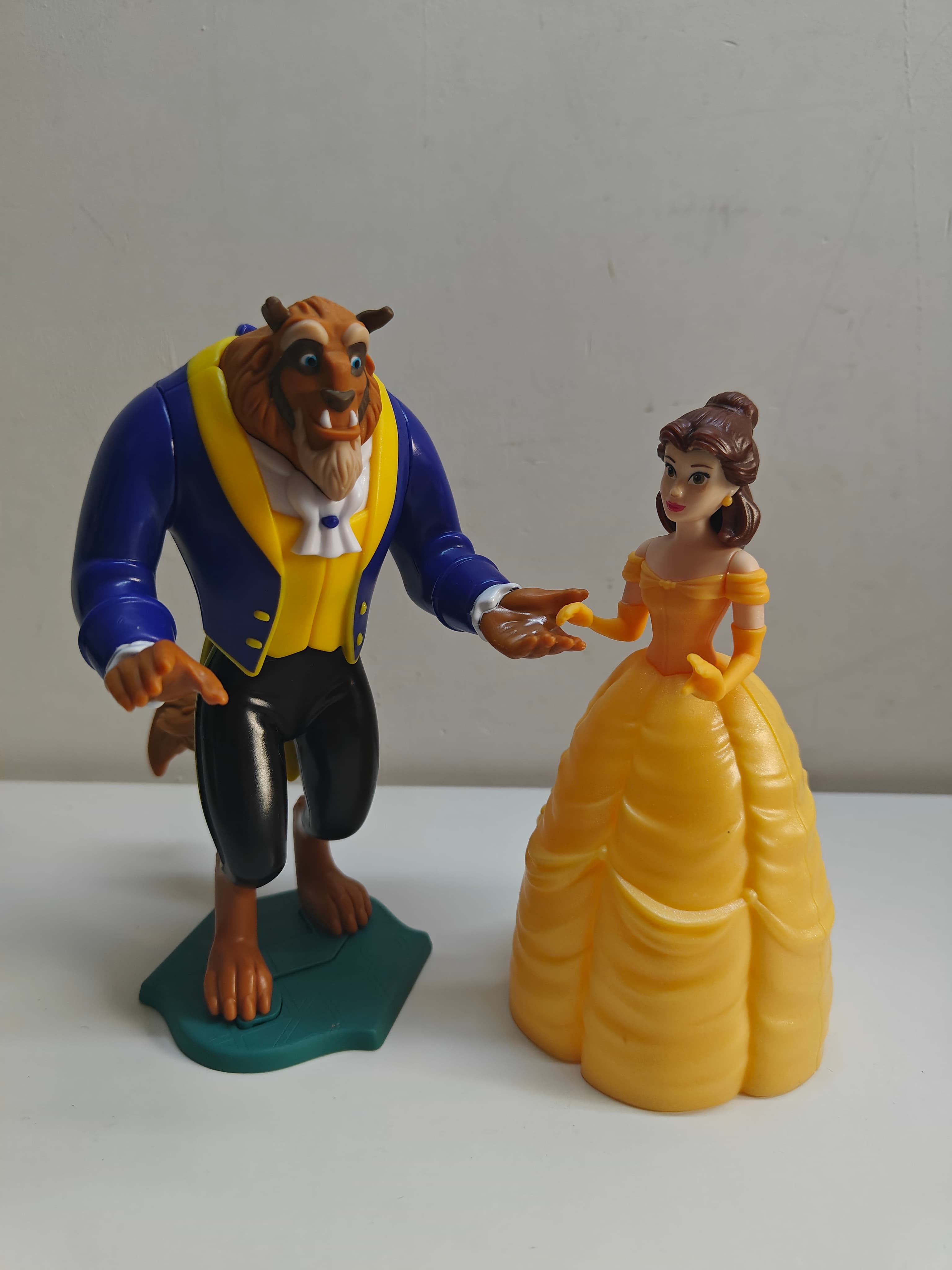 Disney Beauty and the Beast Kinder Gran Sorpresa Maxi Figure Pair 2026