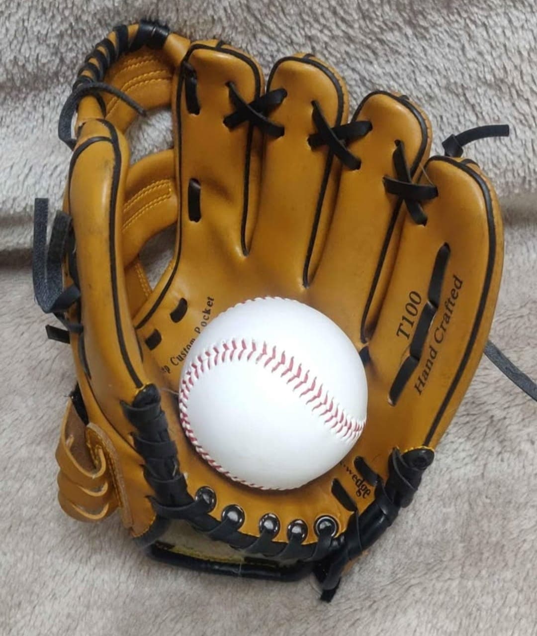 Kids Baseball Glove T100 Handcrafted + Ball