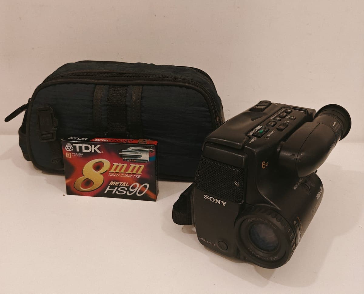 Sony CCD-TR45E Video 8 Handycam UNTESTED No Battery or Charger