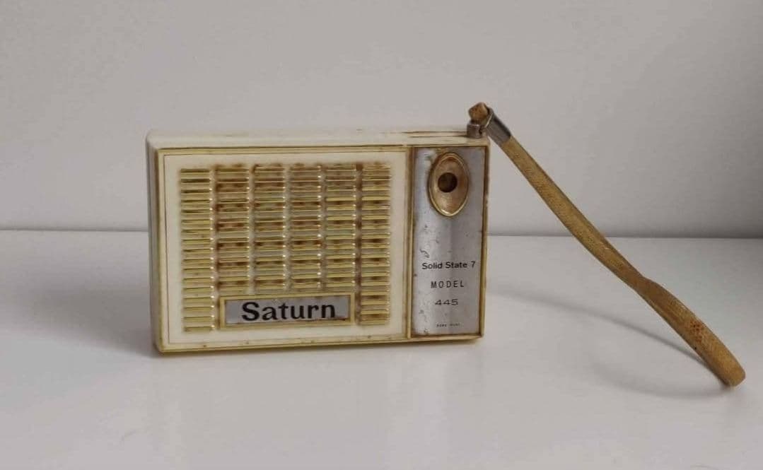 Saturn Solid State 7 Model 445 Transistor Pocket Radio (Working)