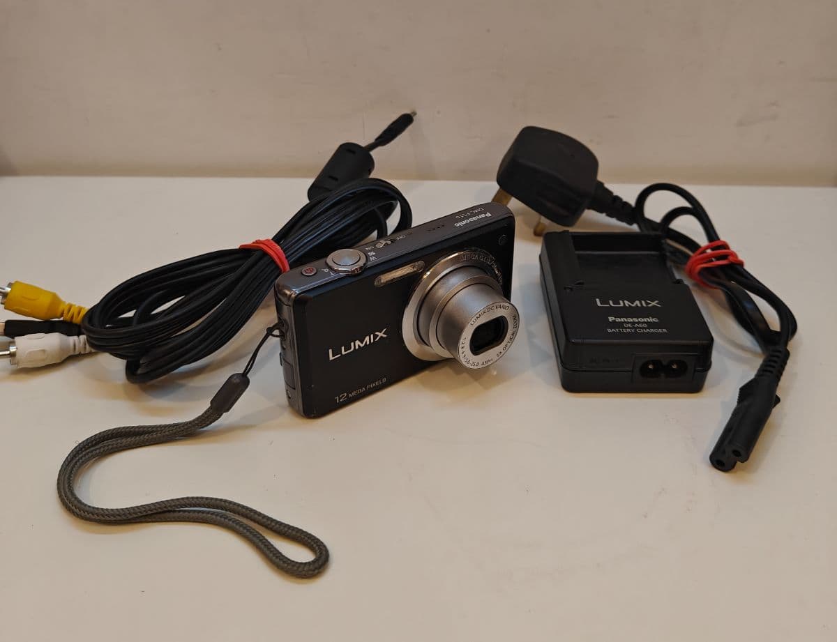 Panasonic Lumix DMC-FS10 Digital Camera 12.1 Mega Pixel Bundle