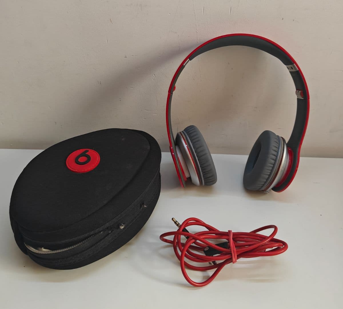 Original Beats by Dr. Dre Solo HD Special Edition Headphones Red with Case & Cable