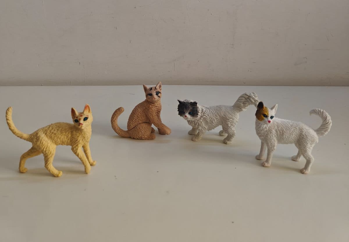 Vintage & Realistic 3inch Toy Cat Figures Bundle - Set of 4