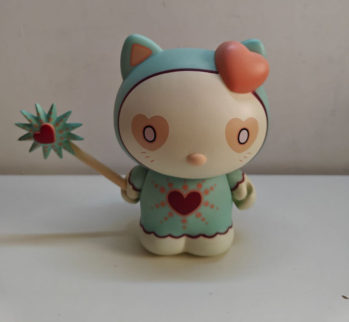Kidrobot Tara McPherson Hello Kitty Magic Love 6" Vinyl Art Figure Sanrio 2010