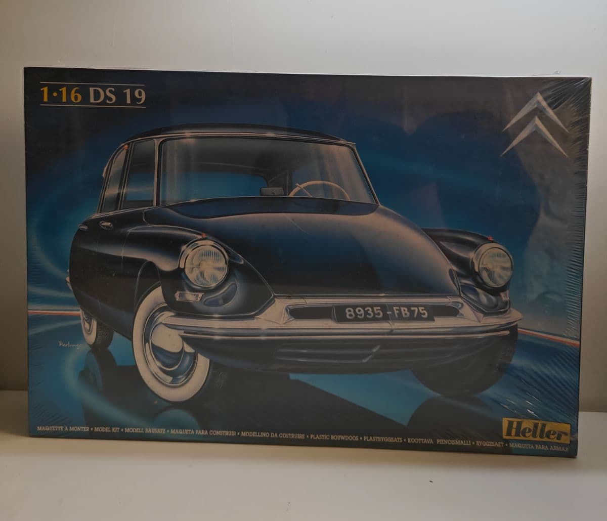Heller 1:16 Citroën DS 19 Model Kit - Brand New & Factory Sealed