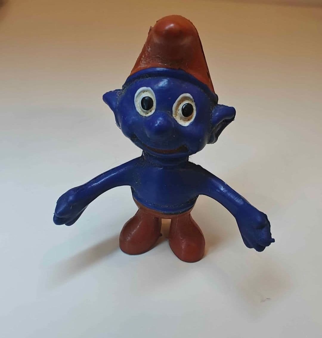 Vintage Unmarked Smurf Red Hat & Trousers PVC Figure Size 5cm