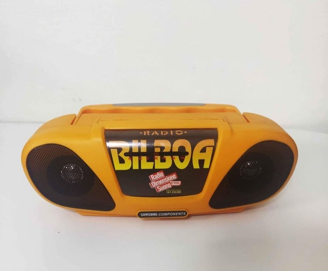 Stylish FM Radio Bilboa Gang 2 Speakers Samsung Components NEW